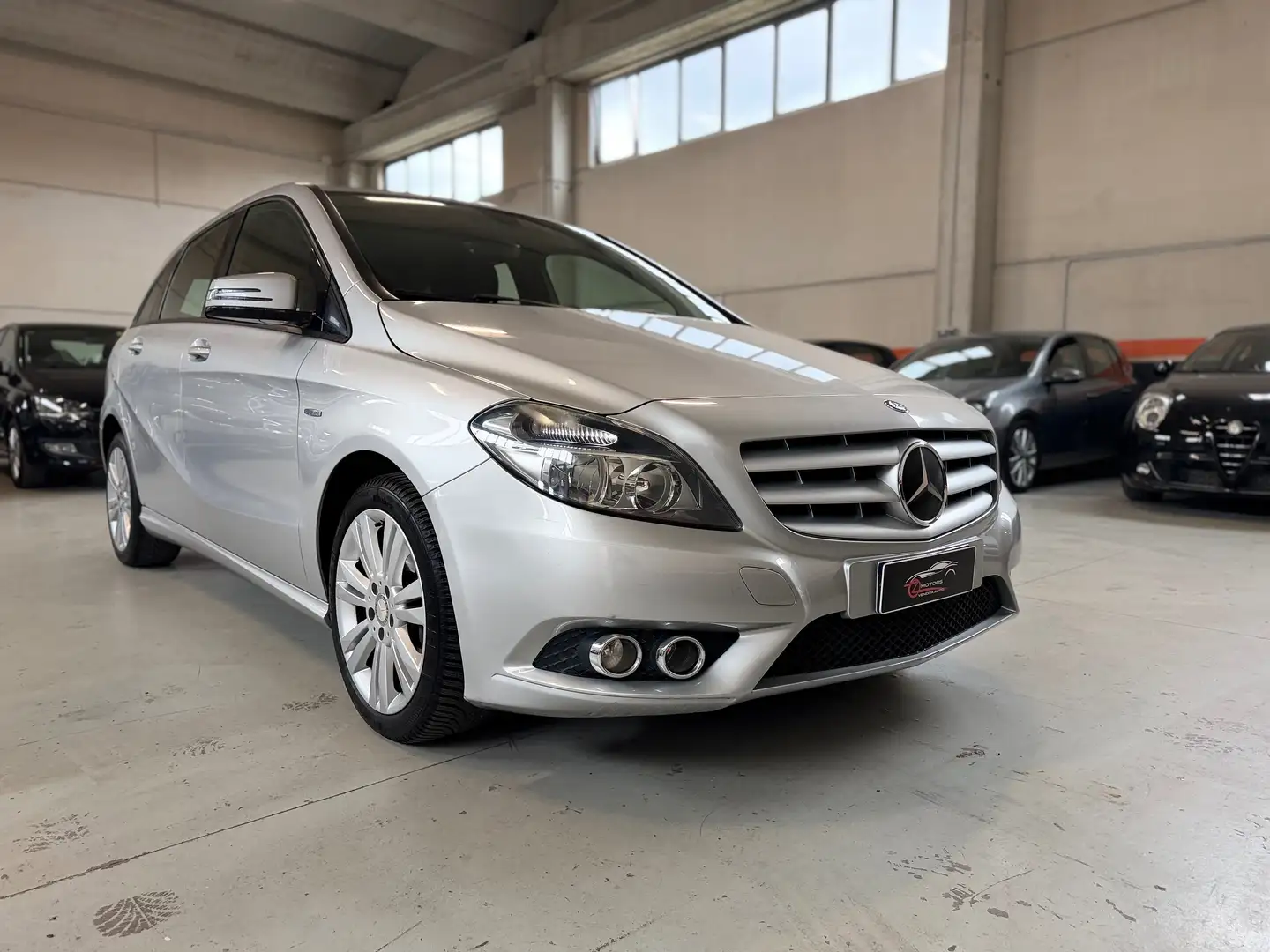 Mercedes-Benz B 180 Classe B  be Executive NEOPATENTATI Zilver - 2