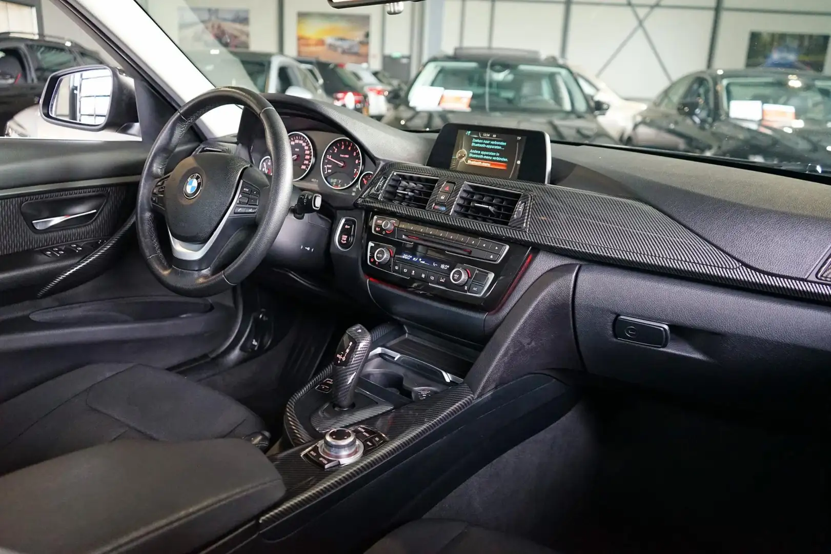 BMW 318 3-serie 318i Centennial Executive LED | NAVI | PDC Zwart - 2