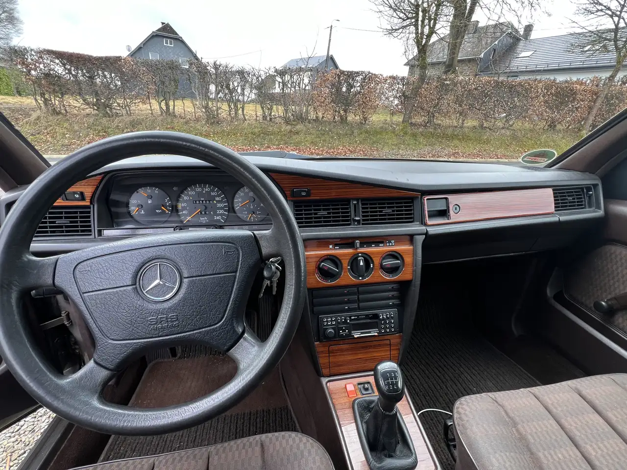 Mercedes-Benz 190 E 2.6, foto 6