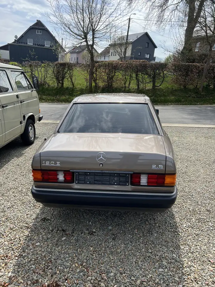 Mercedes-Benz 190 E 2.6, foto 2