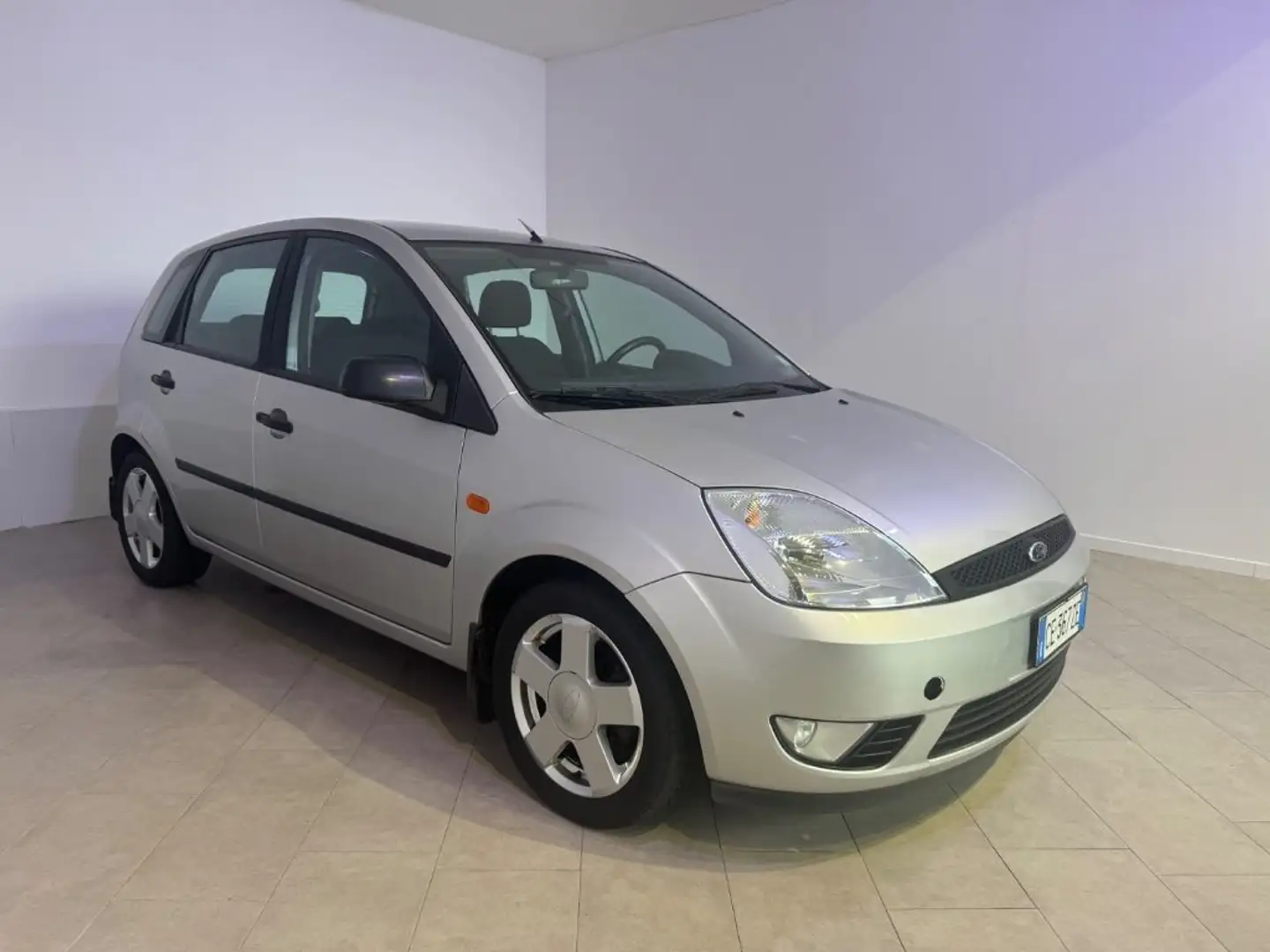 Ford Fiesta 1.4 16V 5p. Ghia Argent - 2