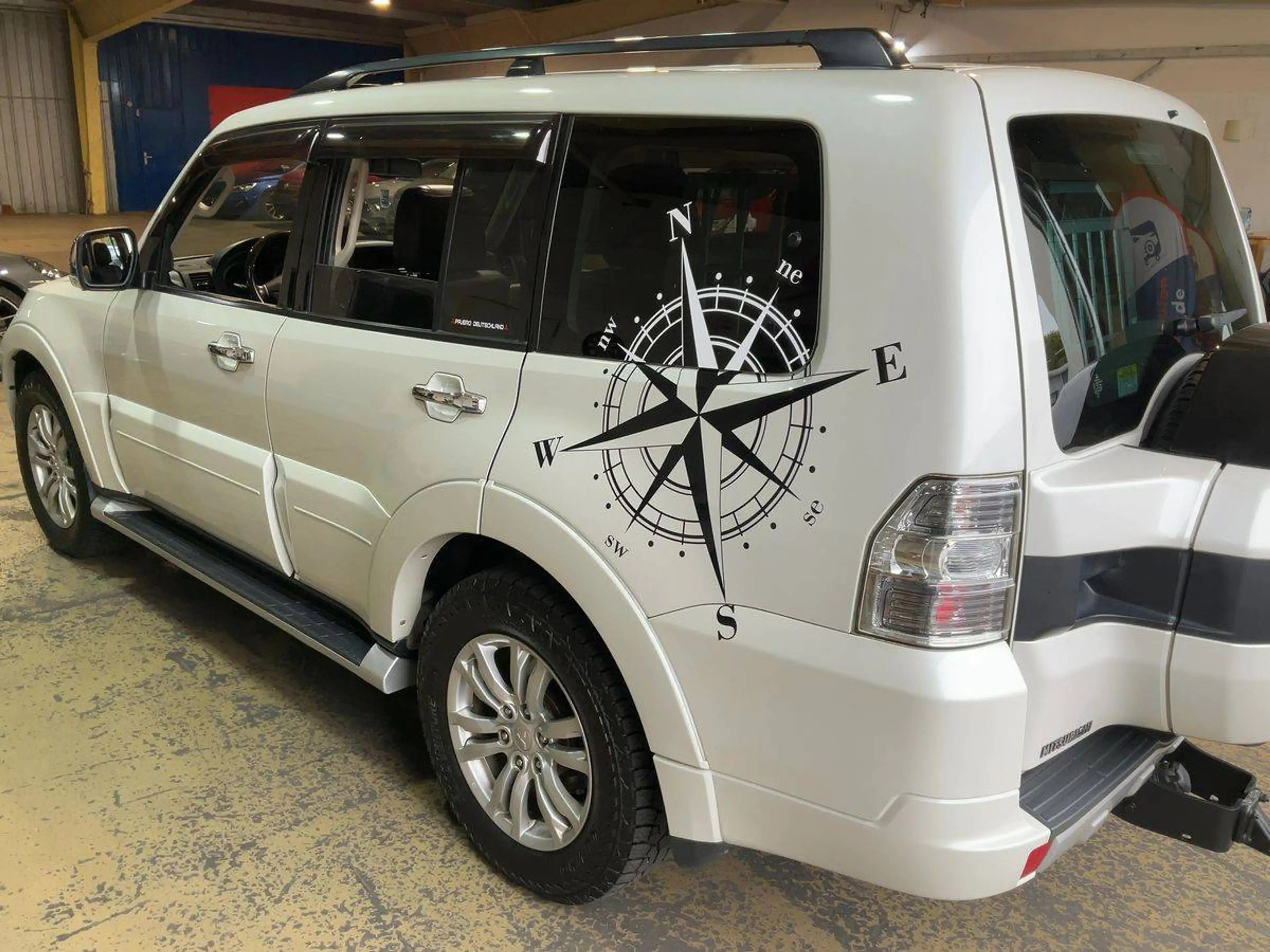 Mitsubishi Pajero 3.2 DI-D Top *Navi| Xenon| Kamera| AHK* — photo 2
