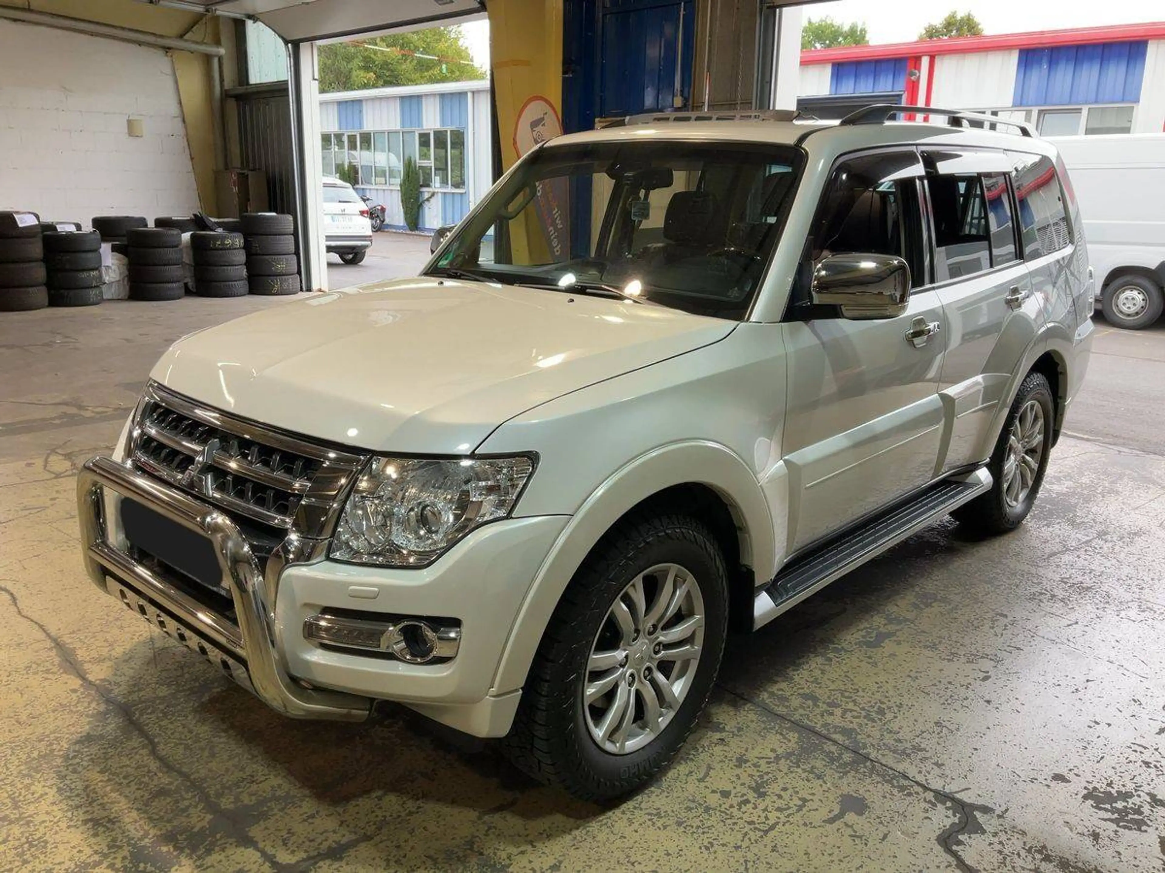 Mitsubishi Pajero 3.2 DI-D Top *Navi| Xenon| Kamera| AHK*