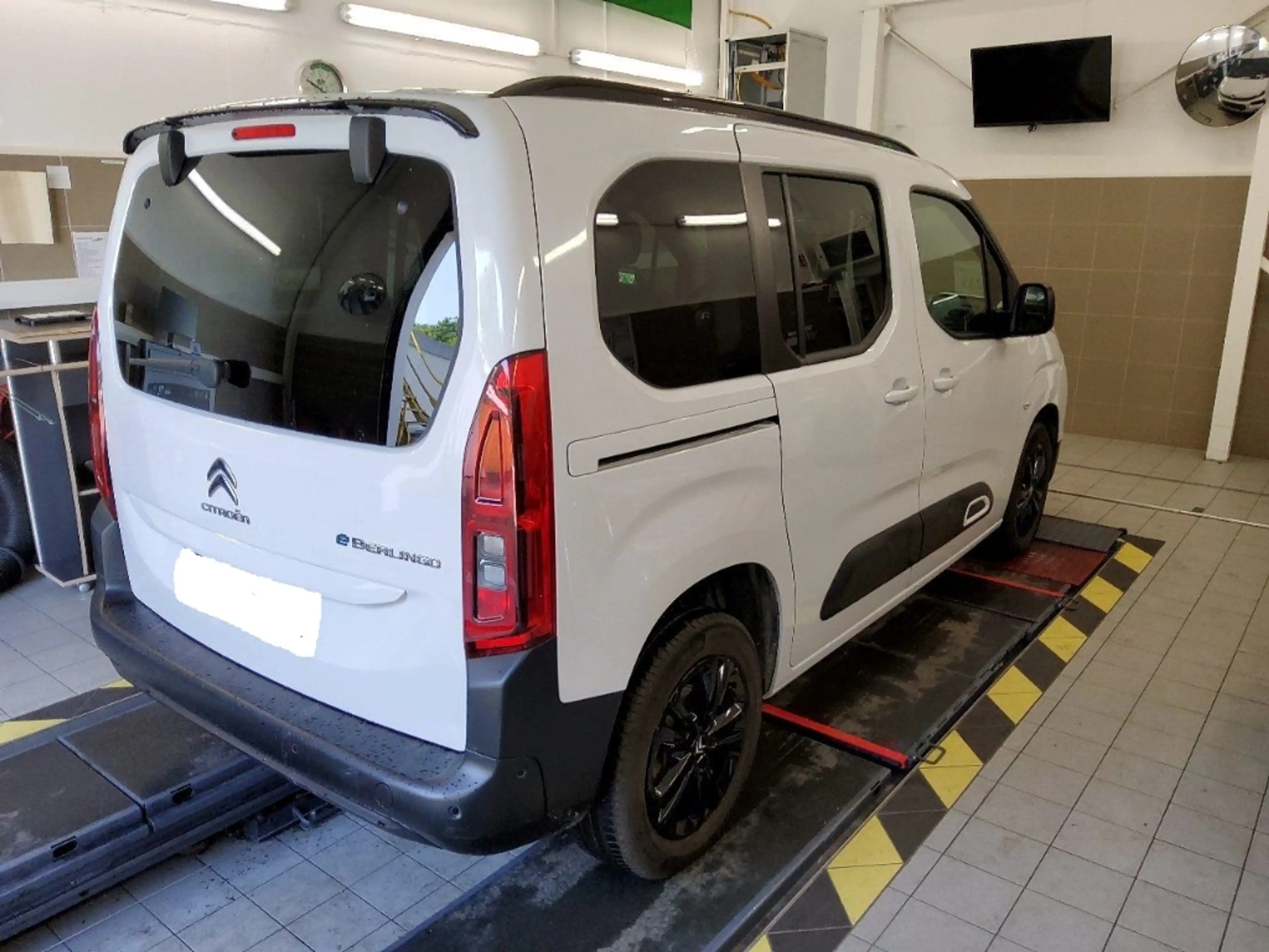 Citroen Berlingo M Shine 11kw Shz Navi Kamera — photo 3