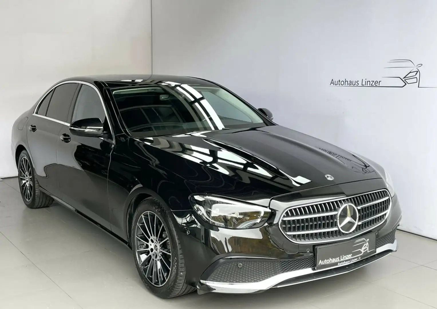 Mercedes-Benz E 200 d *LED*Kamera*Spur*Sportsitze*AmbienteB*DAB* Schwarz - 1