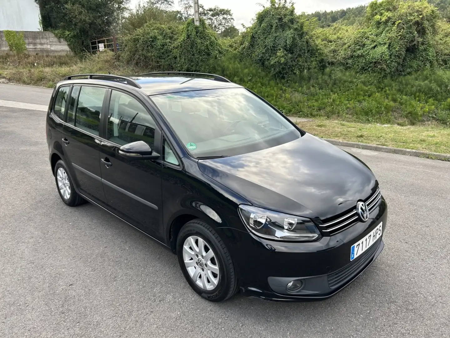 Volkswagen Touran 1.6TDI Edition DSG 105 Negro - 2