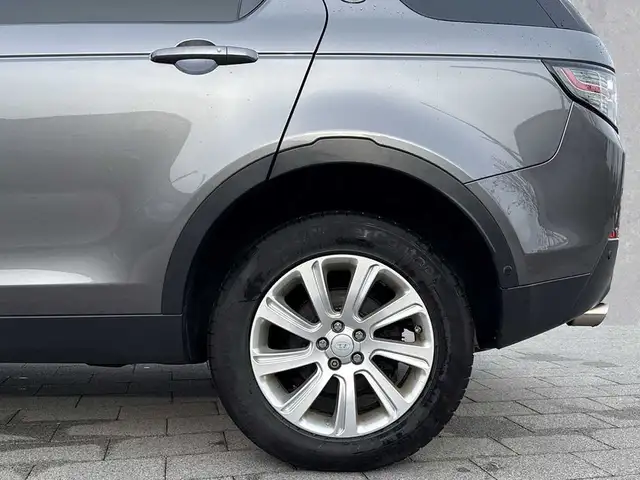 Land Rover Discovery Sport view 9