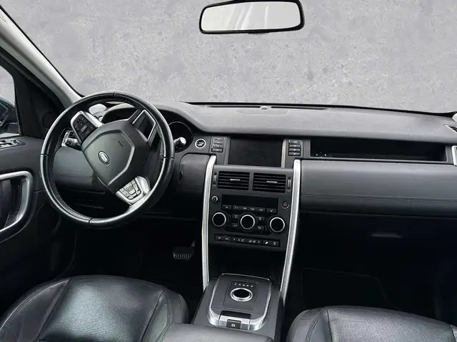 Land Rover Discovery Sport view 4
