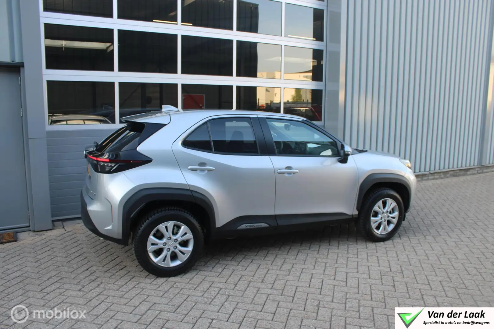 Toyota Yaris Cross 1.5 Hybrid Dynamic | Parkeersensoren |Full Led | 1 Grigio - 2