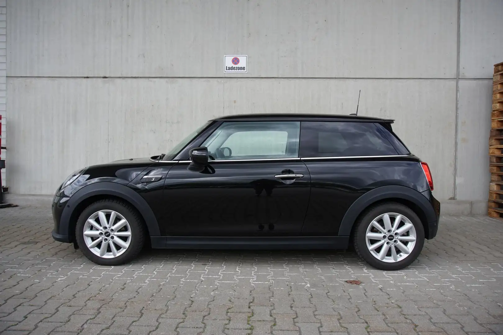 MINI Cooper SE Mini Cooper SE Navi Kamera SHZ ACC 1.Hd mtl.149.- Schwarz - 2