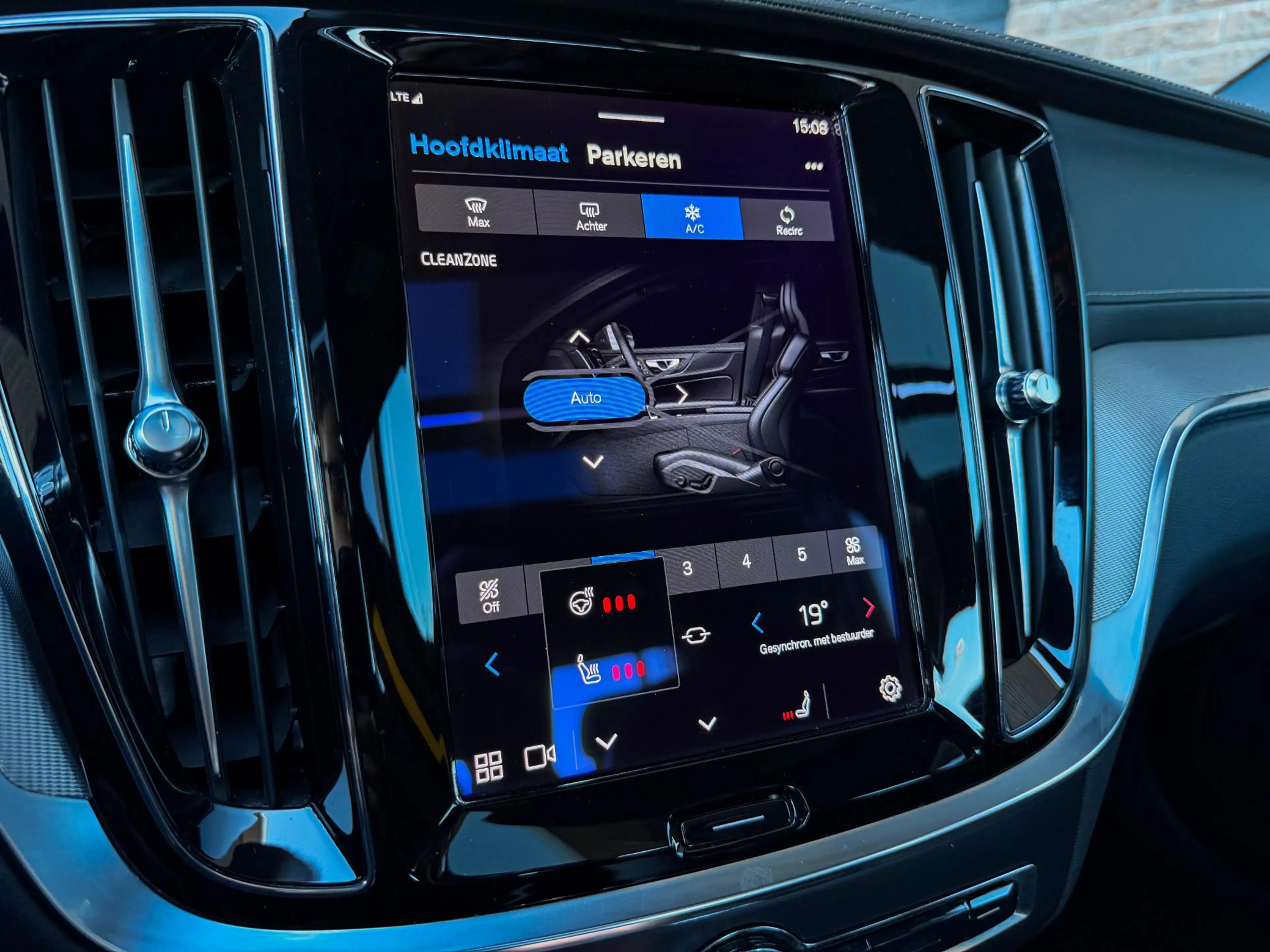 Volvo S60 2.0 T8 AWD Polestar | Pano | 20"| B&W | HUD | Bli — photo 22