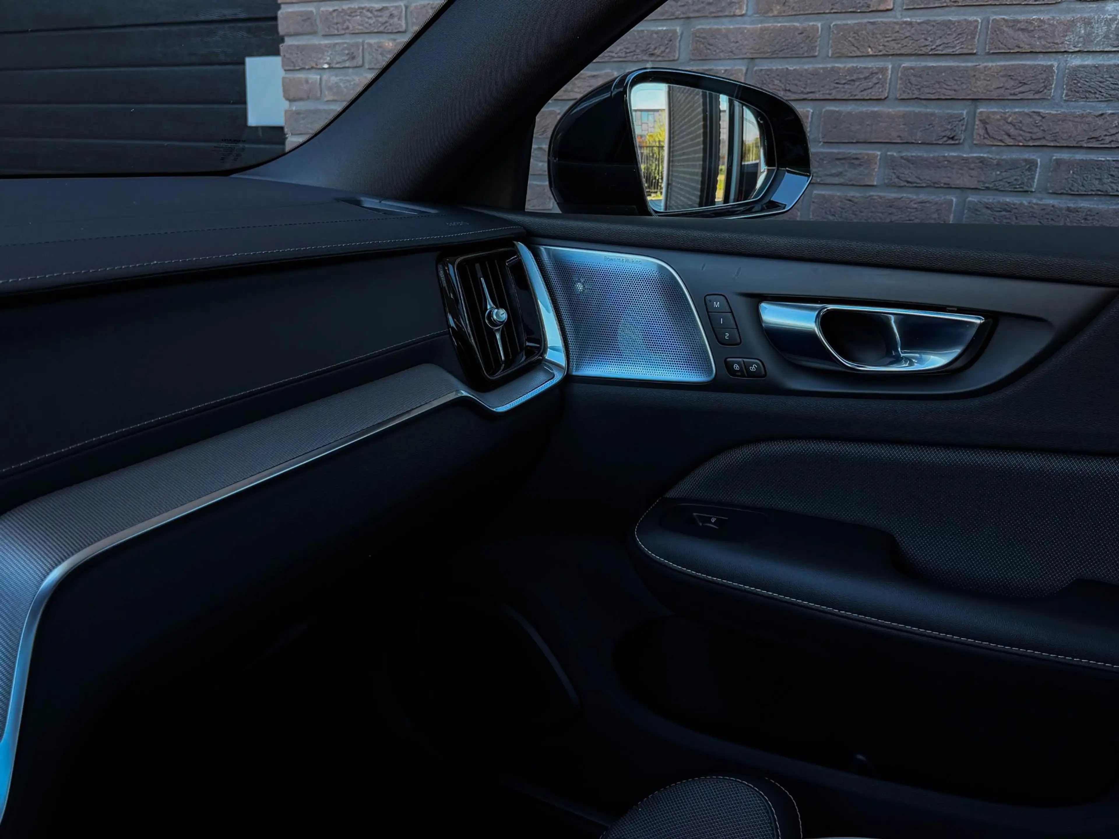 Volvo S60 2.0 T8 AWD Polestar | Pano | 20"| B&W | HUD | Bli — photo 36