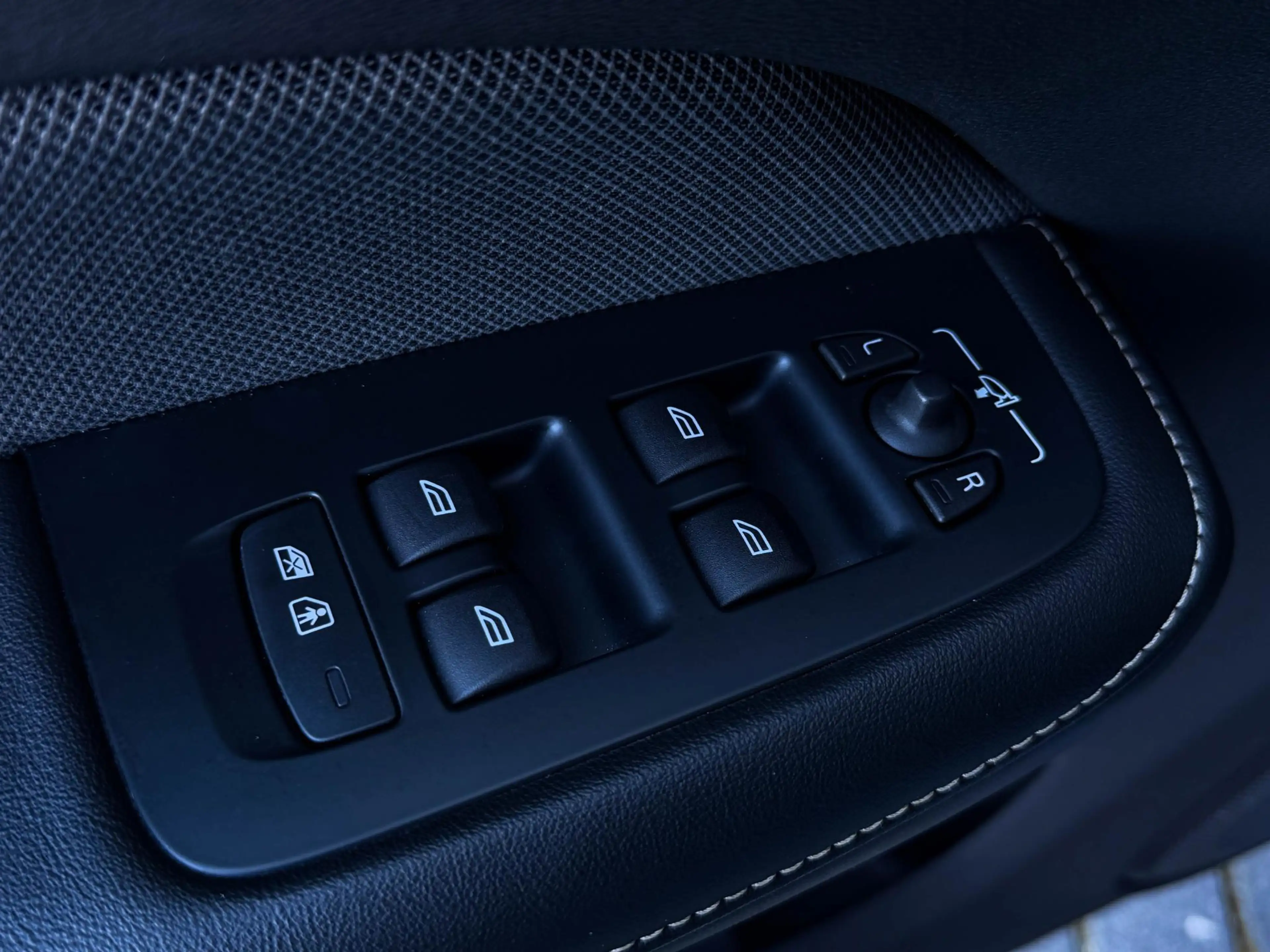 Volvo S60 2.0 T8 AWD Polestar | Pano | 20"| B&W | HUD | Bli — photo 28