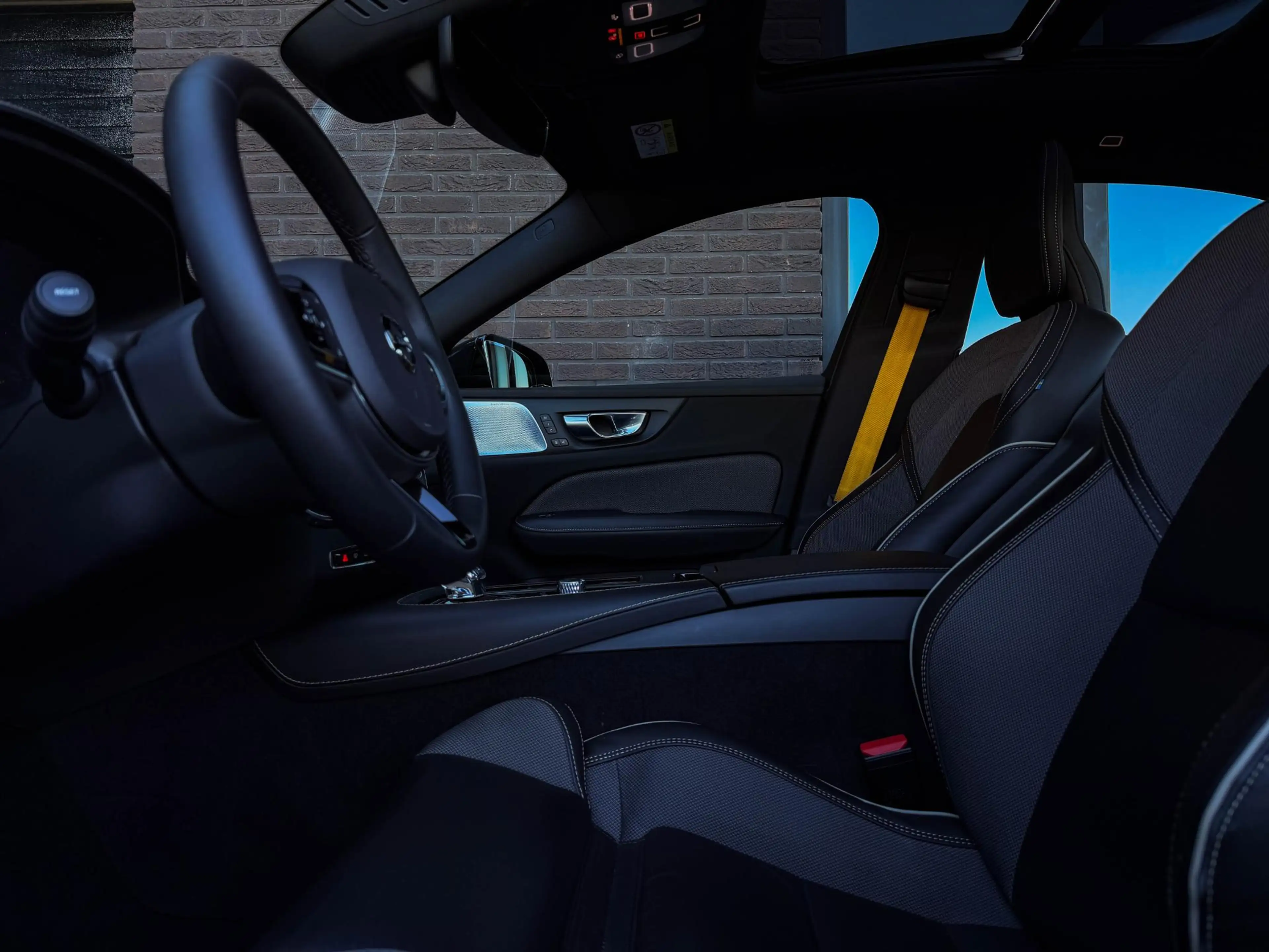 Volvo S60 2.0 T8 AWD Polestar | Pano | 20"| B&W | HUD | Bli — photo 10