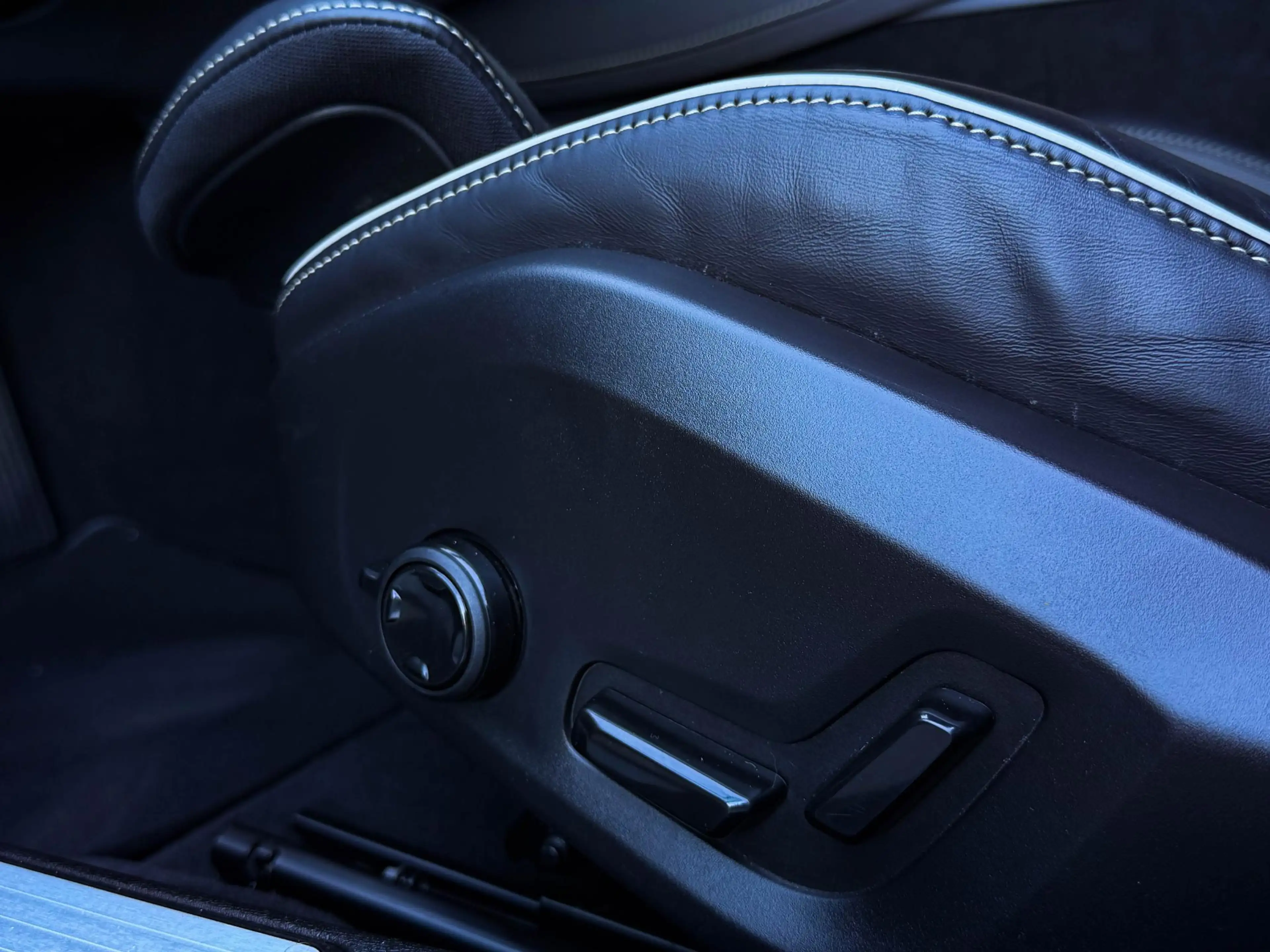 Volvo S60 2.0 T8 AWD Polestar | Pano | 20"| B&W | HUD | Bli — photo 11