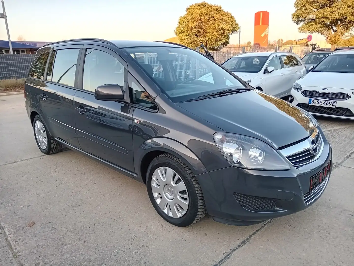 Opel Zafira 1.6 ecoFLEX *ZAHNRIEMEN+INSP+TÜV neu *7-Sitzer Gris - 1