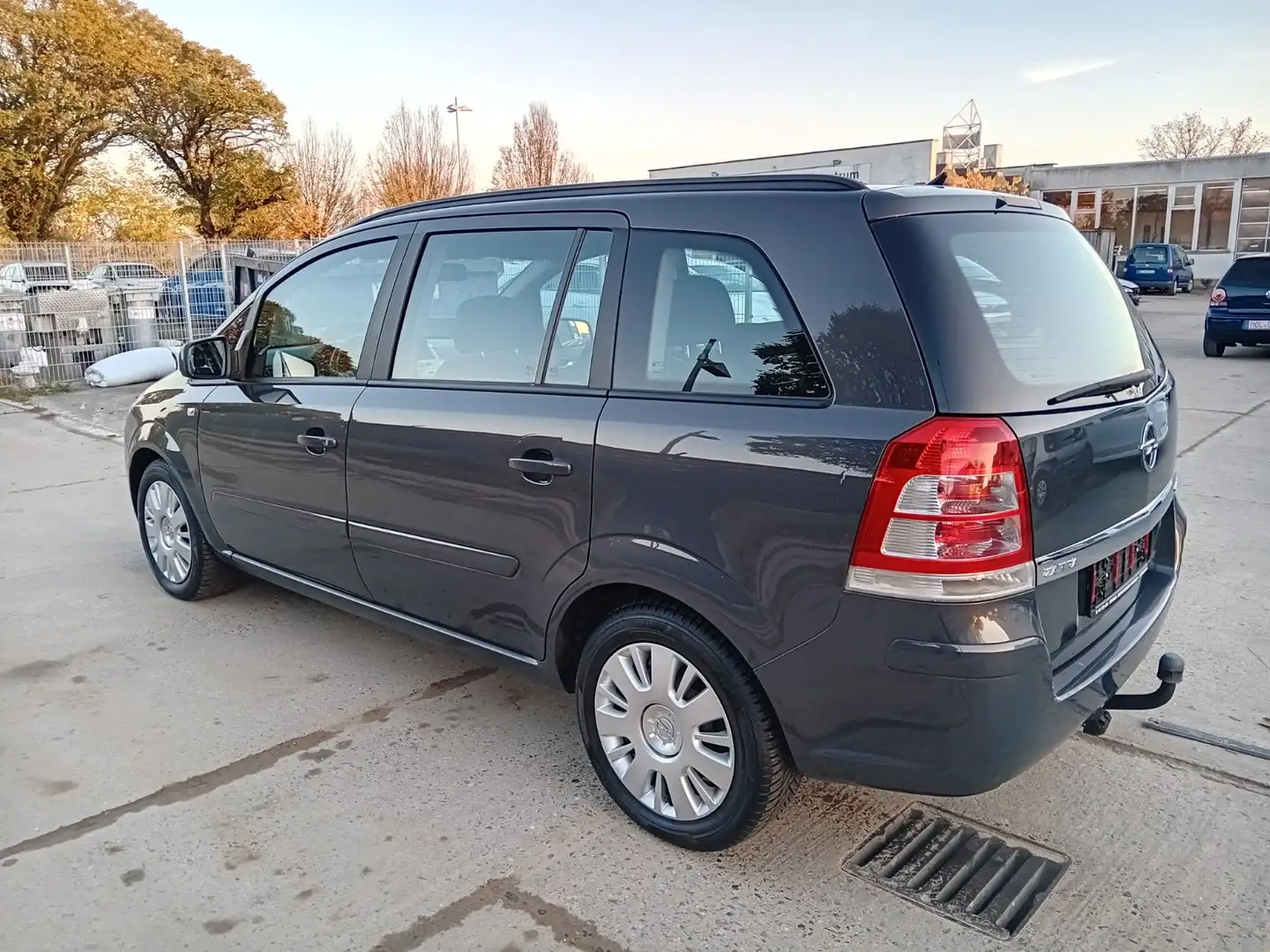 Opel Zafira 1.6 ecoFLEX *ZAHNRIEMEN+INSP+TÜV neu *7-Sitzer Gris - 2
