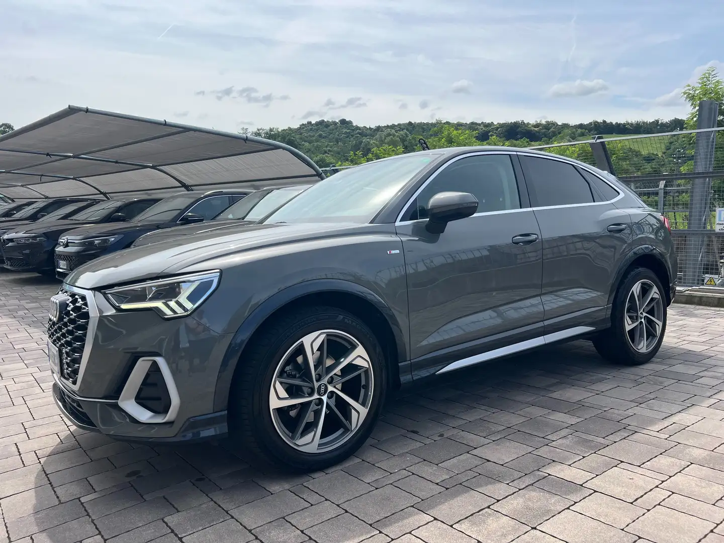 Audi Q3 35 1.5 tfsi S line edit SB stronic GANCIO TRAINO Gris - 2