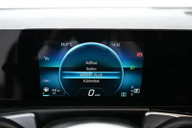 Mercedes-Benz GLB view 26