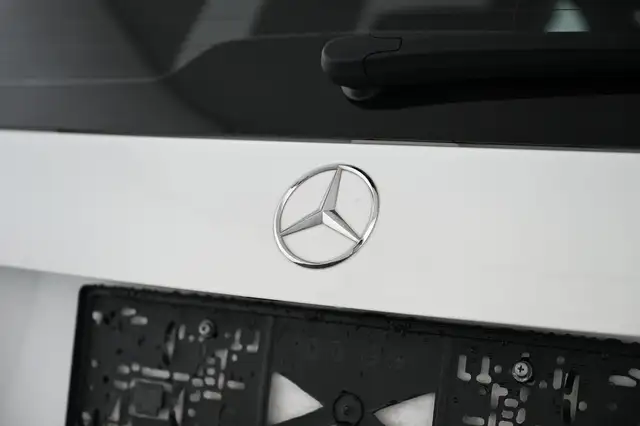 Mercedes-Benz GLB view 13