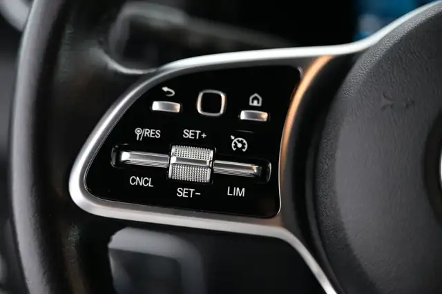 Mercedes-Benz GLB view 28