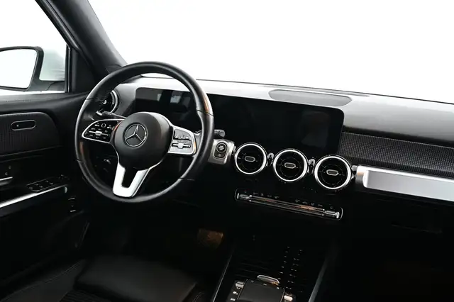 Mercedes-Benz GLB view 18