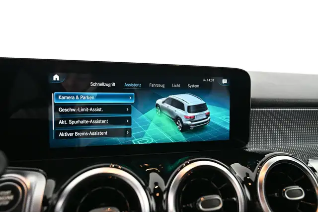 Mercedes-Benz GLB view 23