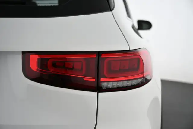 Mercedes-Benz GLB view 14