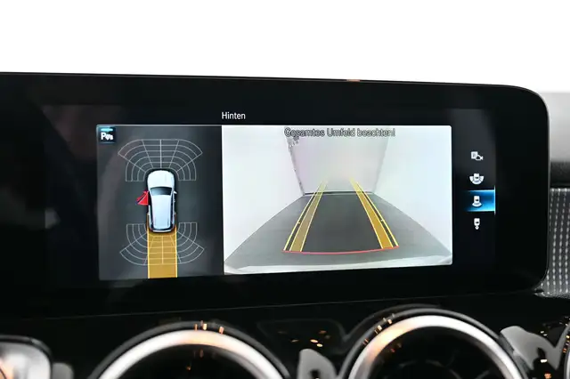 Mercedes-Benz GLB view 29