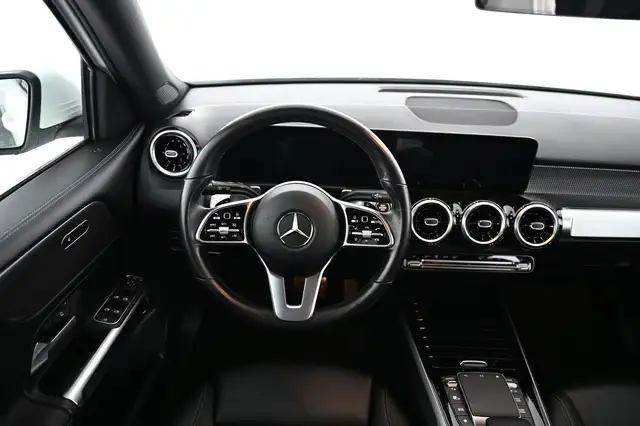Mercedes-Benz GLB view 20