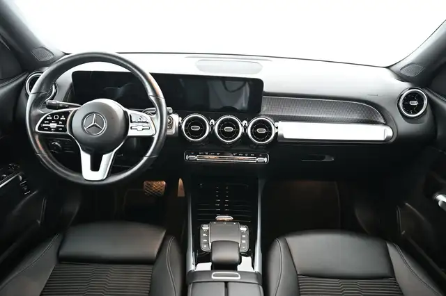 Mercedes-Benz GLB view 17