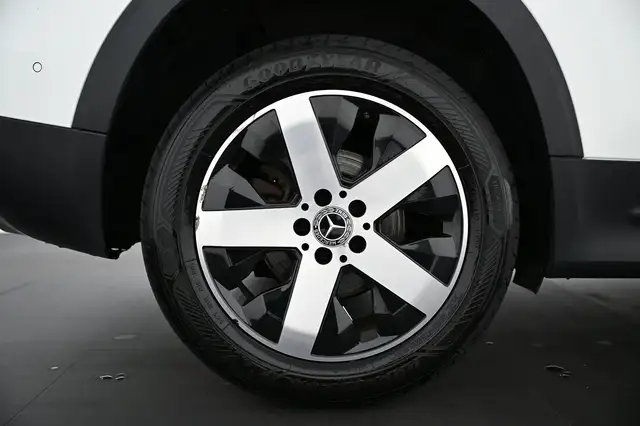 Mercedes-Benz GLB view 16