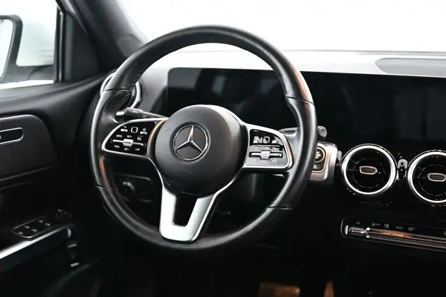 Mercedes-Benz GLB view 19