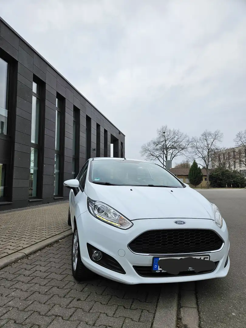 Ford Fiesta Celebration Weiß - 2