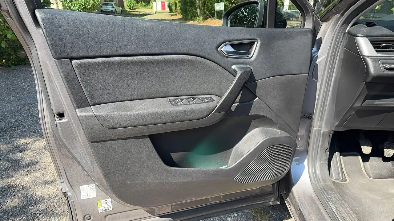 Renault Captur — photo 7