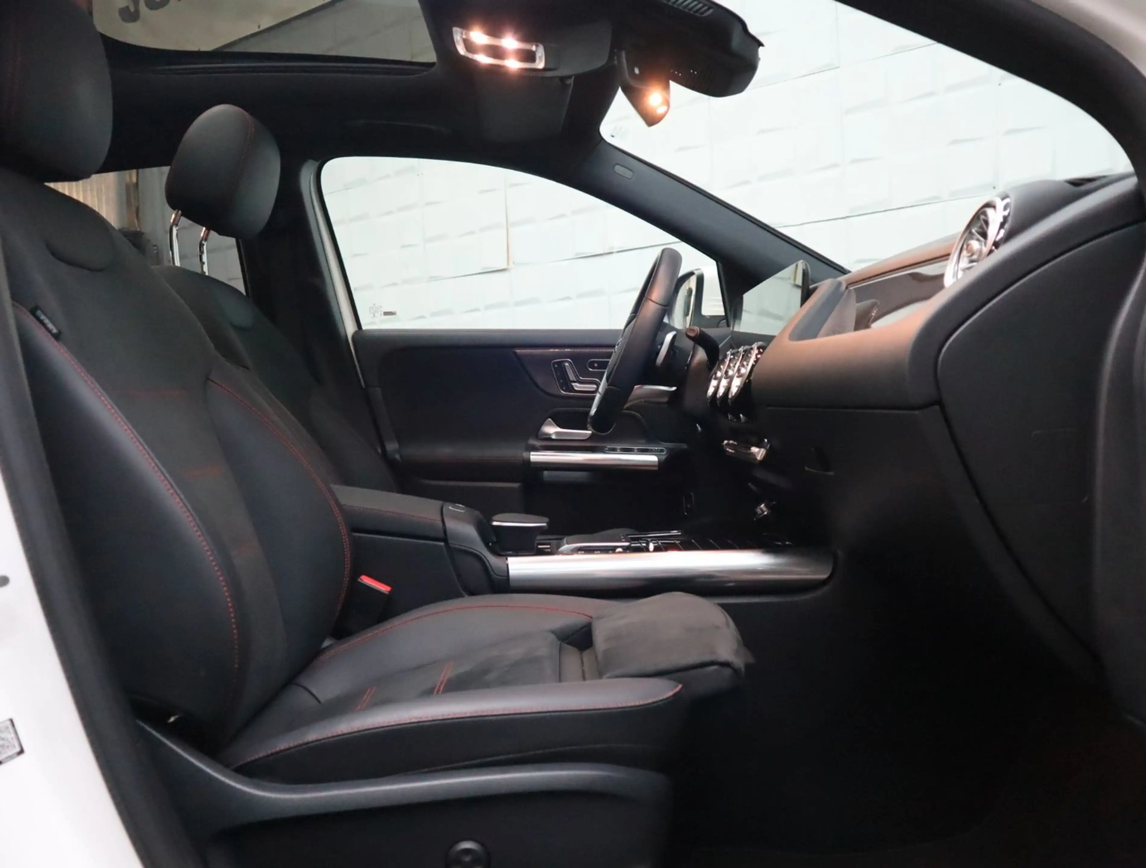 Mercedes-Benz GLA 45 AMG 4Matic LED Navi Alcantara Kam. PDC — photo 8