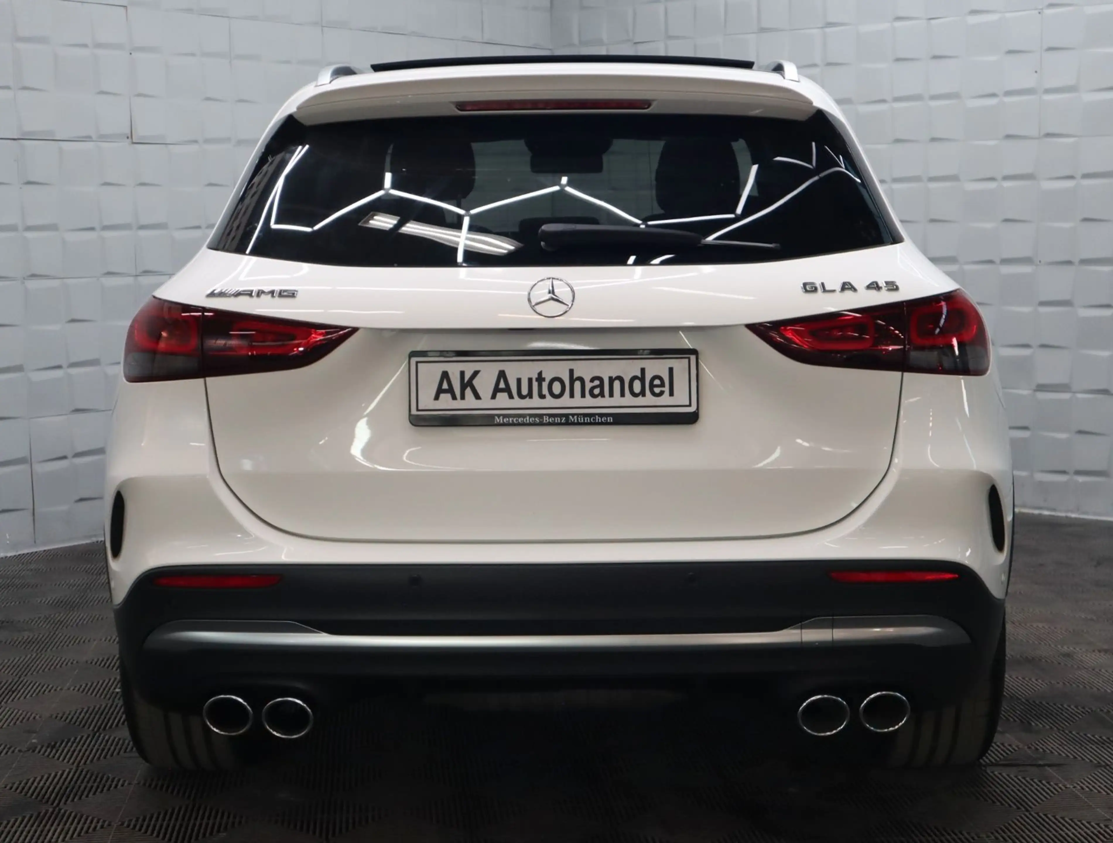 Mercedes-Benz GLA 45 AMG 4Matic LED Navi Alcantara Kam. PDC — photo 5