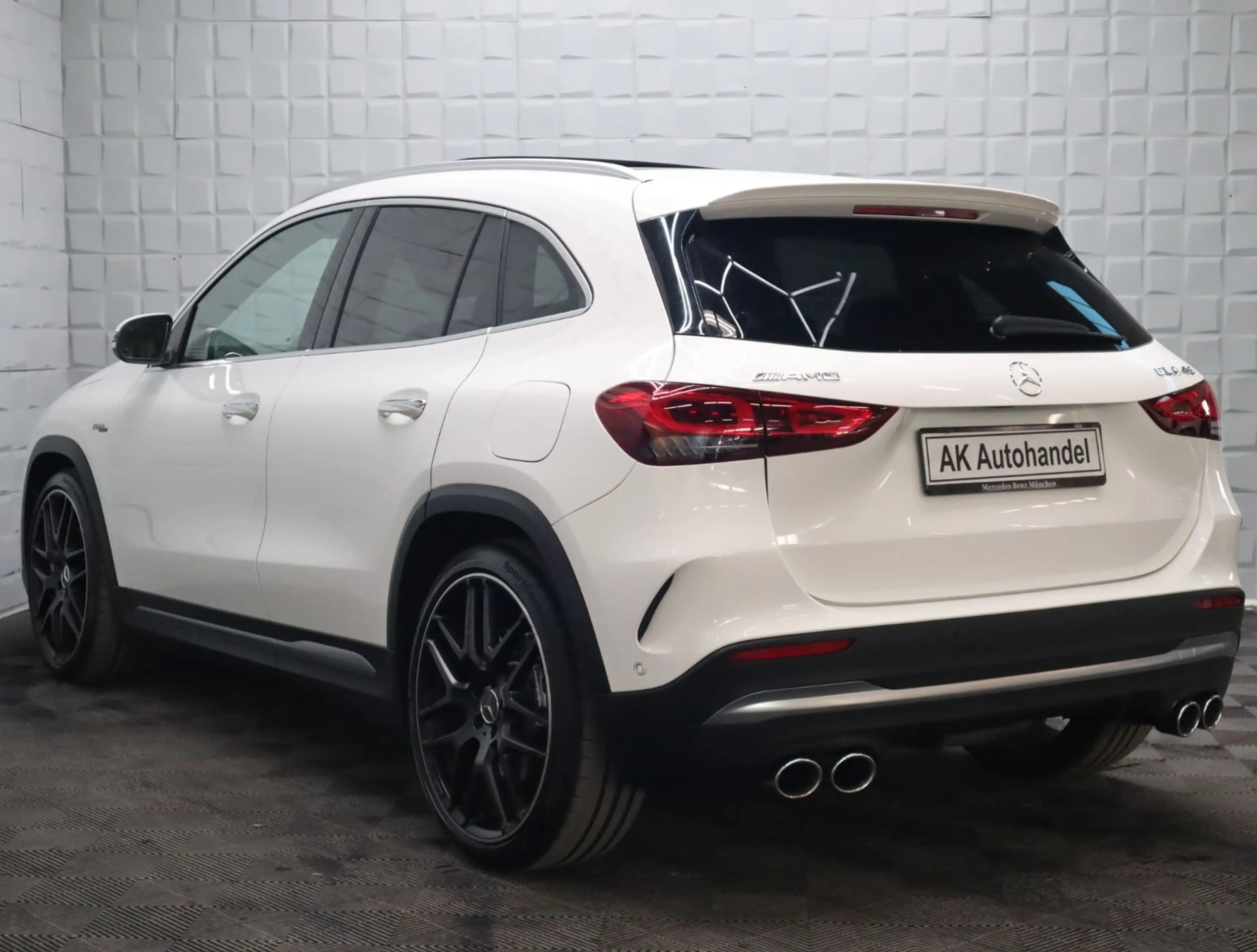 Mercedes-Benz GLA 45 AMG 4Matic LED Navi Alcantara Kam. PDC — photo 4