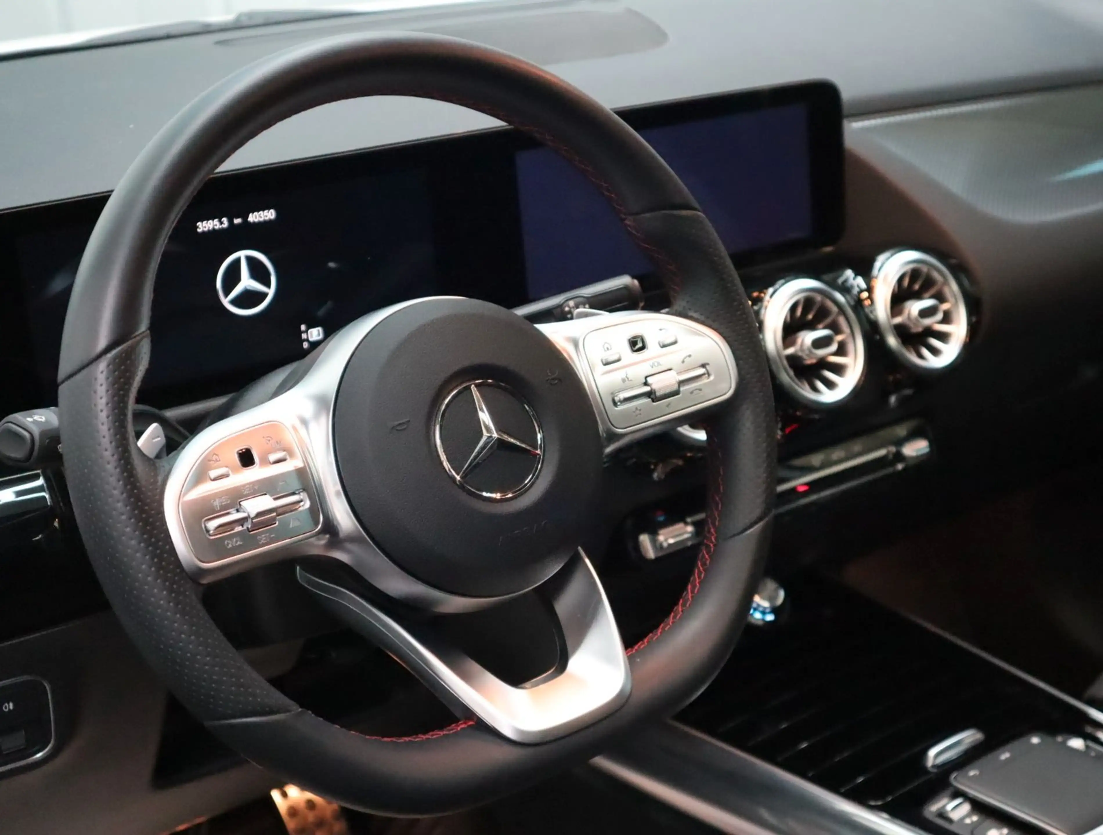 Mercedes-Benz GLA 45 AMG 4Matic LED Navi Alcantara Kam. PDC — photo 10
