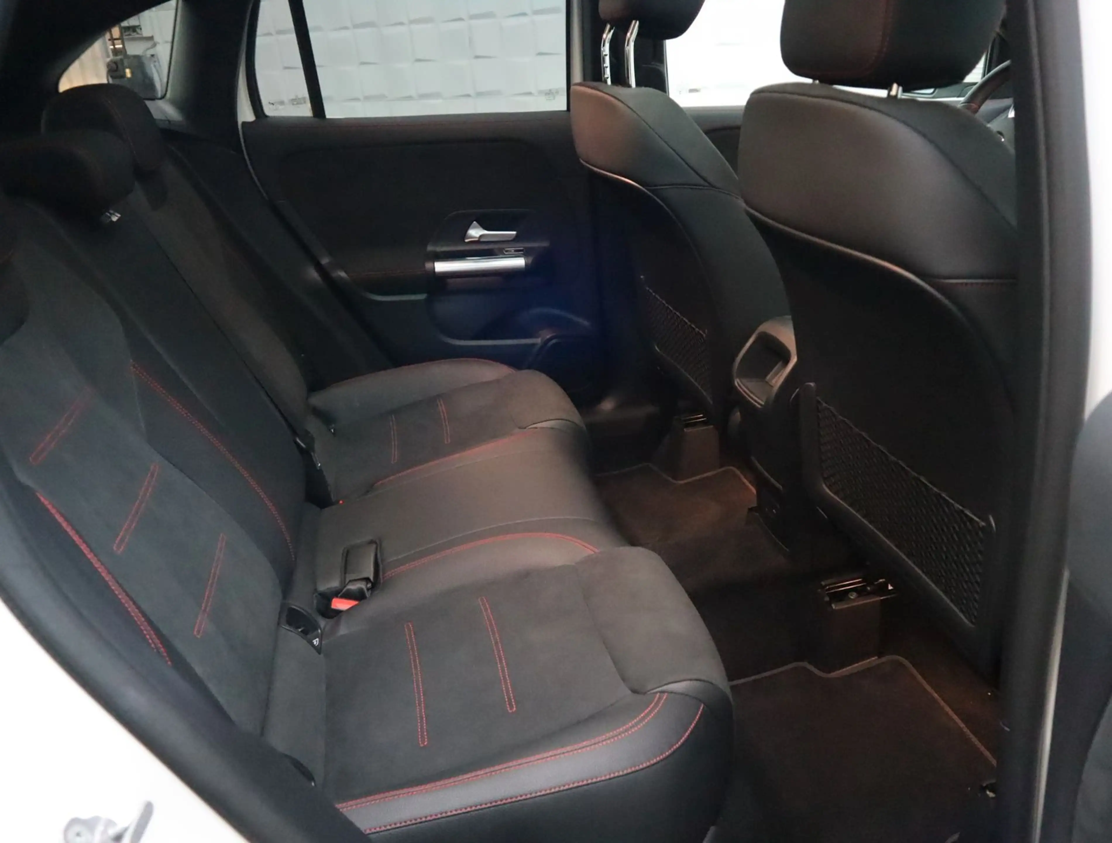 Mercedes-Benz GLA 45 AMG 4Matic LED Navi Alcantara Kam. PDC — photo 12
