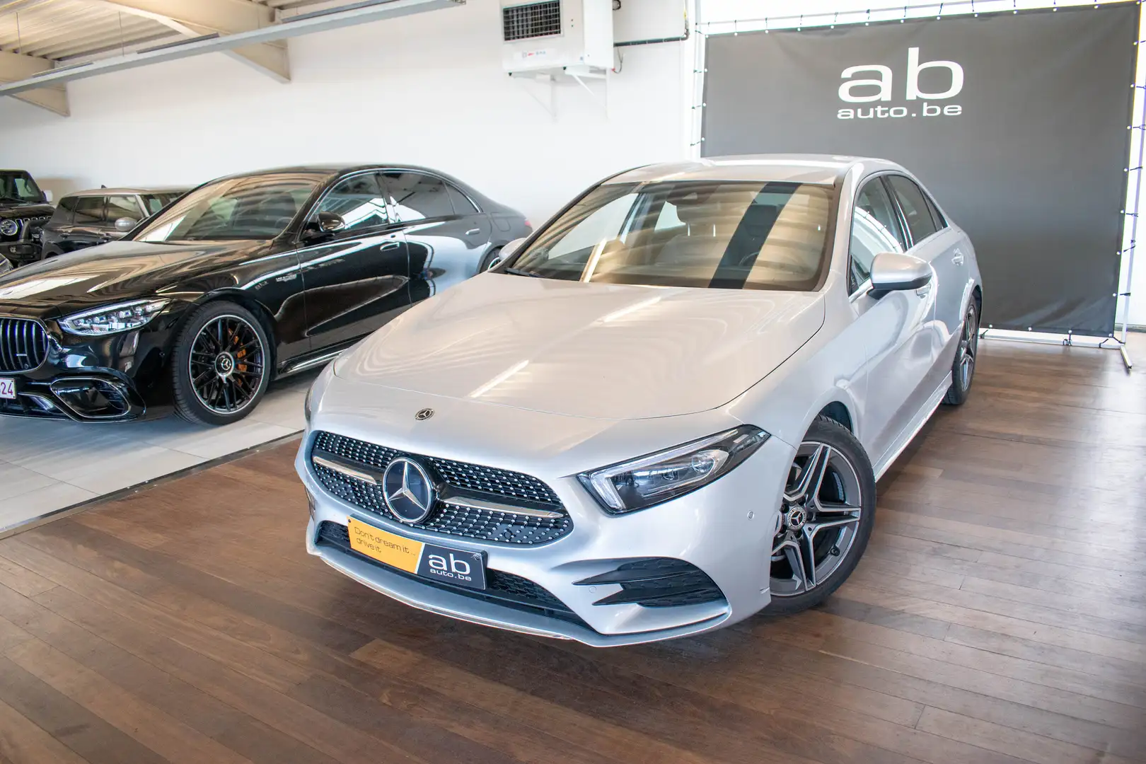 Mercedes-Benz A 180 d AMG-LINE, CAMERA, LEDER, MULTIBEAM, AMBIENT LIGH Zilver - 2