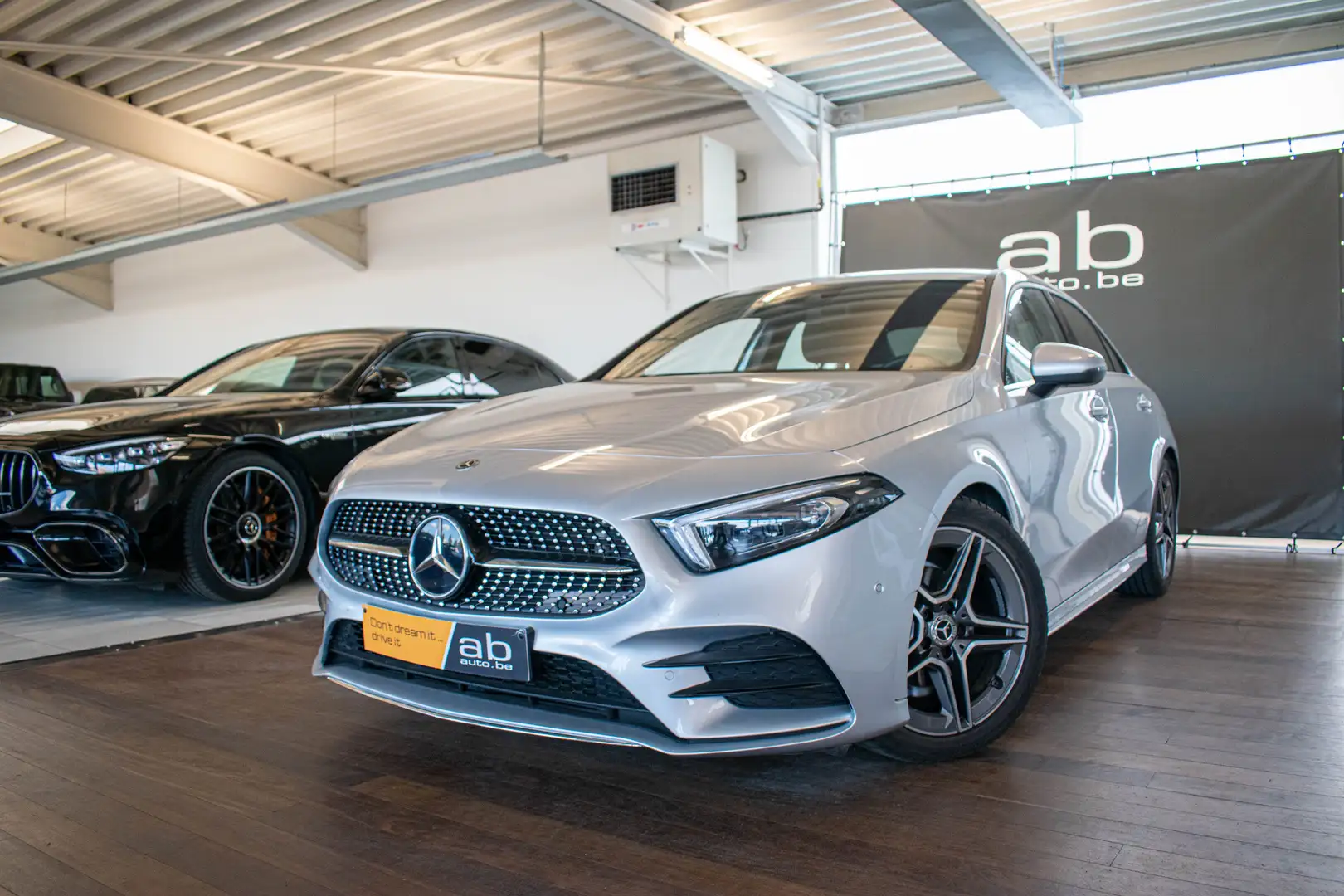 Mercedes-Benz A 180 d AMG-LINE, CAMERA, LEDER, MULTIBEAM, AMBIENT LIGH Zilver - 1