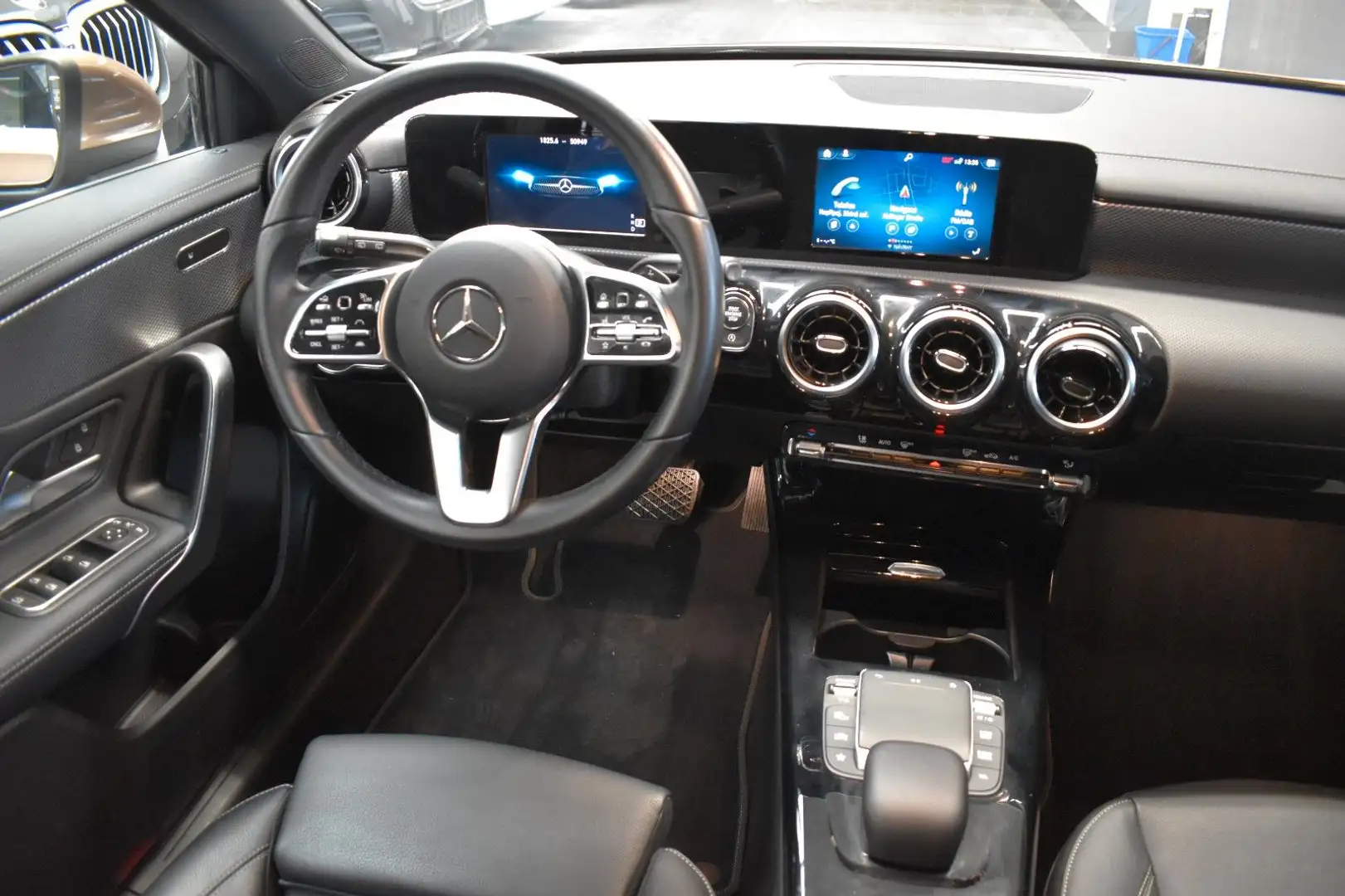 Mercedes-Benz A 220 d*LED*LEDER*SPORTSITZE*SHZ*PDC*ALU Gold - 2