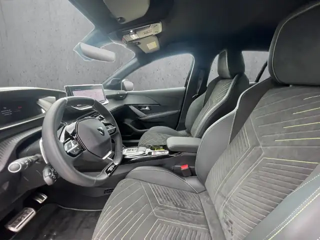 Peugeot 208 view 9