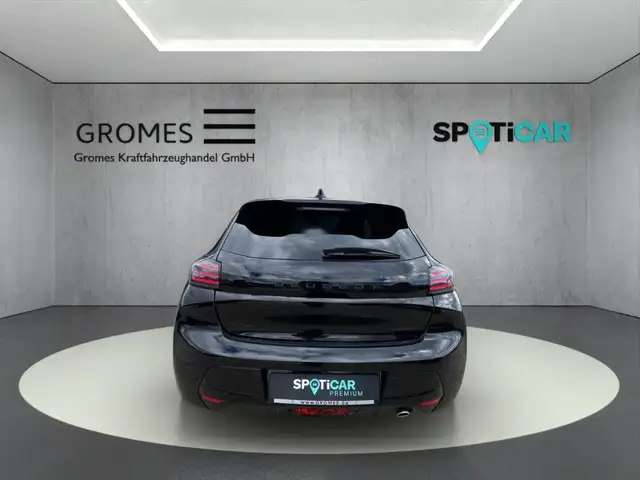 Peugeot 208 view 4