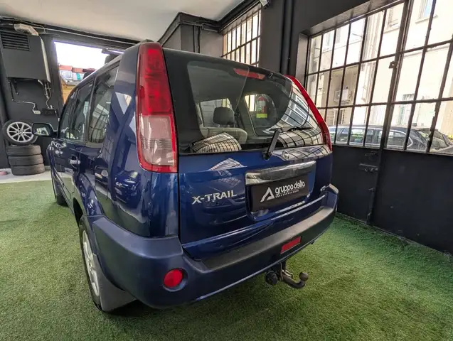 Nissan X-Trail view 3