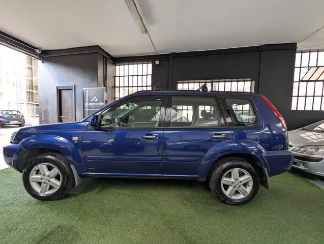 Nissan X-Trail view 2