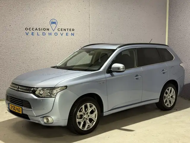 Mitsubishi Outlander 2.0 PHEV instyle // TREKHAAK // LEDER // SCHUIFDAK