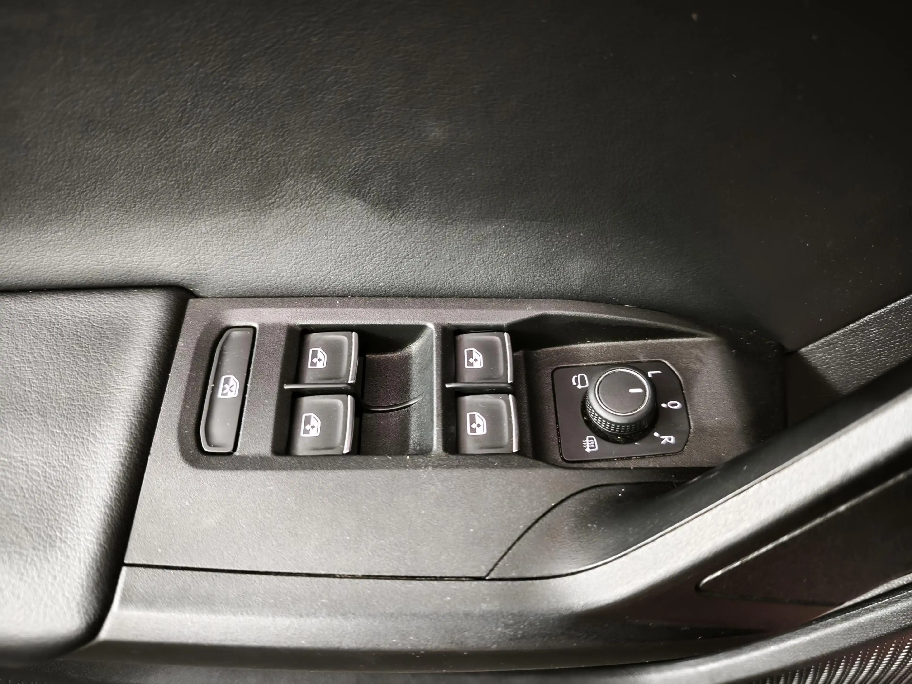 SEAT Leon e-Hybrid Sportstourer 1.4 TSI eHybrid PHEV FR Business Inte — photo 23