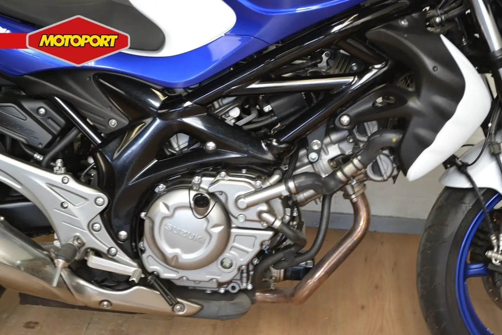 Suzuki Gladius 650 SFV ABS bijela - 2